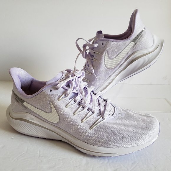 light purple nike running shoes
